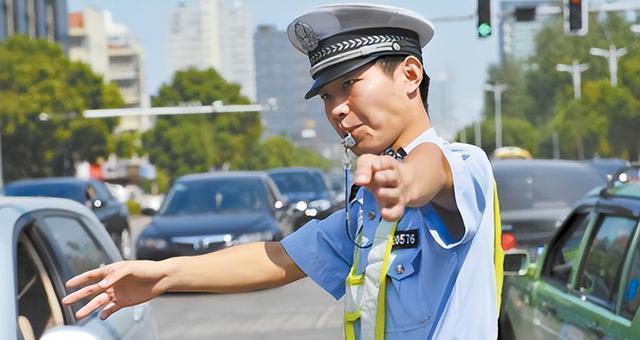 辅警与协警（辅警与协警的区别及其在维护社会安全中的作用）