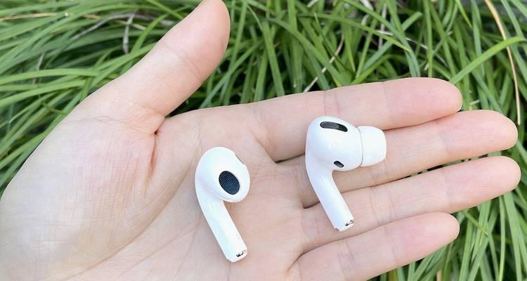 如何正确充电AirPods3充电盒（掌握正确的充电方法）